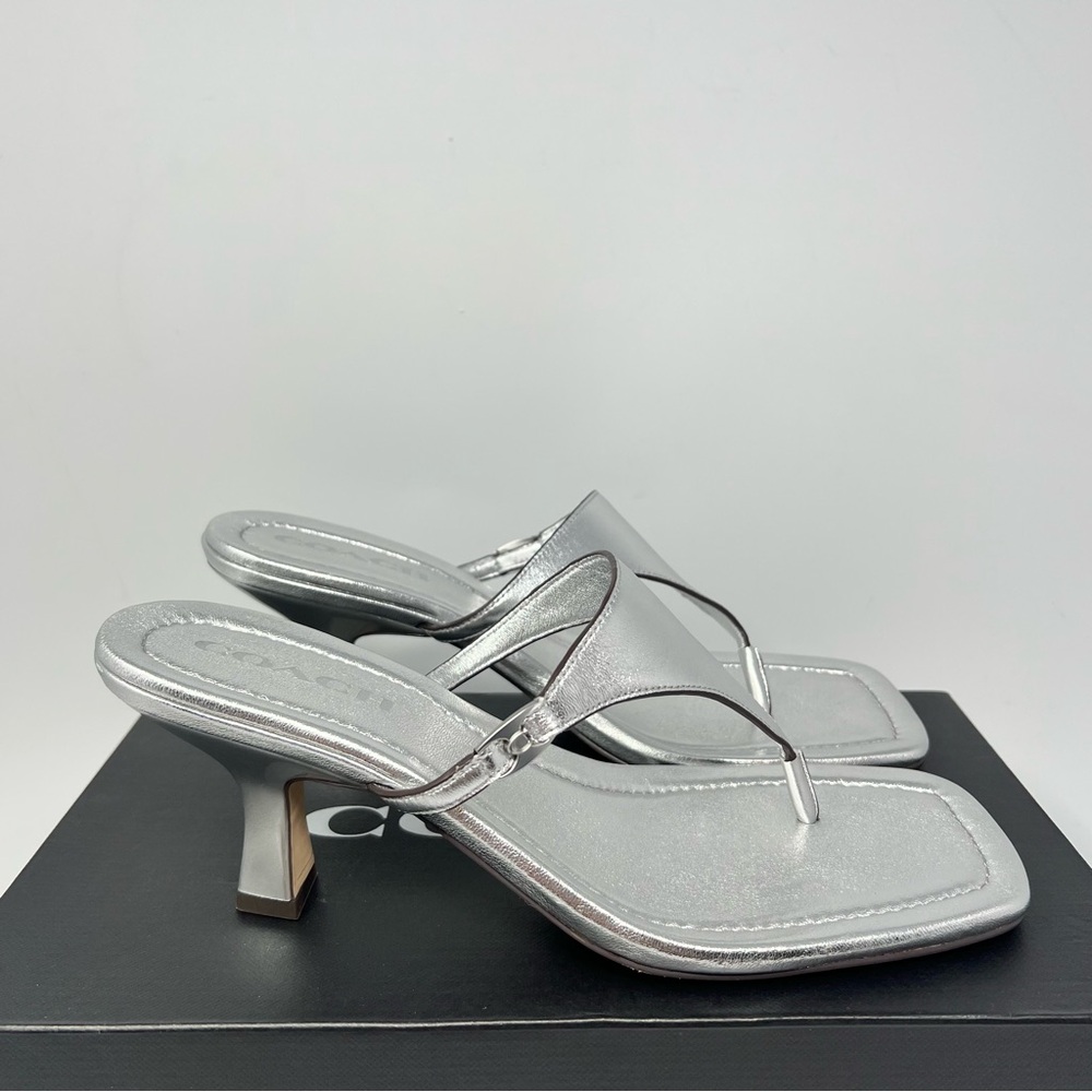 Coach Heritage Kitten Thong Sandals
Size 8.5 - Picture 4 of 10